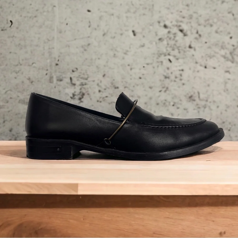 Freda Salvador classic black